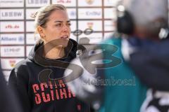 3. Liga; VfB Stuttgart 2 - FC Ingolstadt 04; Niederlage, hängende Köpfe Interview Cheftrainerin Sabrina Wittmann (FCI)