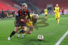 3. Liga; FC Ingolstadt 04 - Borussia Dortmund II; Dennis Borkowski (7, FCI) Jessen Niklas (29 BVB2) Zweikampf Kampf um den Ball