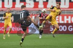 3. Liga; FC Ingolstadt 04 - Dynamo Dresden; Zweikampf Kampf um den Ball Sebastian Grönning (11, FCI) Lemmer Jakob (10 DD)