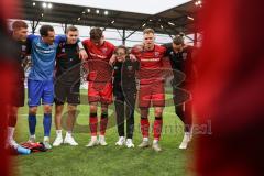 3. Liga; FC Ingolstadt 04 - SSV Ulm; Sieg Jubel Freude nach dem Spiel Teambesprechung auf dem Feld, Ansage Cheftrainerin Sabrina Wittmann (FCI)
