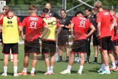 3. Liga - Saison 2024/25 - Trainingsauftakt- FC Ingolstadt 04 -  - Cheftrainerin Sabrina Wittmann (FCI) mit Taktiktafel - XXXXX - Foto: Meyer Jürgen
