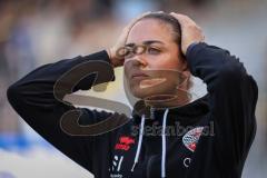 3. Liga; 1. FC Saarbrücken - FC Ingolstadt 04 - vor dem Spiel Cheftrainerin Sabrina Wittmann (FCI) nachdenklich