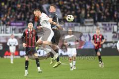 3. Liga; FC Ingolstadt 04 - Erzgebirge Aue; Sebastian Grönning (11, FCI) Zweikampf Kampf um den Ball Jakob Kilian (26 Aue)