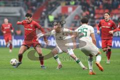 3. Liga; FC Ingolstadt 04 - TSV 1860 München; Ognjen Drakulic (30, FCI) Zweikampf Kampf um den Ball Jacobsen Thore (5 TSV) Dulic Sean (25 TSV)