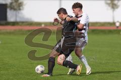 Kreisliga - Saison 2025/26- SV Karlskron - SV Kasing - Thomas Fackler schwarz Karlskron   - Elias Ewerling weiss Kasing - Foto: Meyer Jürgen