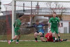 A-Klasse -  Saison 2025/26- TSV Baar/Ebenhausen - SV Manching II - Nico Köppe rot Ebenhausen - Niklas Märkl TW Manching - Tobias Reichart grün Manching #8 - Foto: Meyer Jürgen