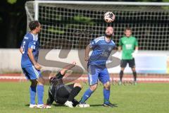 Kreisklasse - Saison 2025/26- TSV Ingolstadt Nord - FC Arnsberg - Kilian Hackner blau Arnsberg - Valjdrin Stafa schwarz Ing Nord am Boden - Foto: Meyer Jürgen