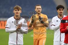 3. Liga; Hannover 96 II - FC Ingolstadt 04; Sieg Jubel Freude 0:4, Spieler bedanken sich bei den Fans Niclas Dühring (18, FCI) Torwart Marius Funk (1, FCI)