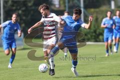 Kreisliga- Saison 2024/25- SV Hundszell - SV Kasing -  - Jan Witek weiss Kasing - Johannes Rindlbacher blau Hundszell - Foto: Meyer Jürgen