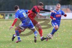 Kreisliga - Saison 2025/26- TSV Kösching - SV Zuchering - David Ostermeier blau Kösching - Jonas Betz blau Kösching - Marcel Preuß rot ZUchering - Foto: Meyer Jürgen