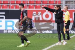 3. Liga; FC Ingolstadt 04 - Erzgebirge Aue; an der Seitenlinie, Spielerbank Cheftrainerin Sabrina Wittmann (FCI) Felix Keidel (43, FCI)