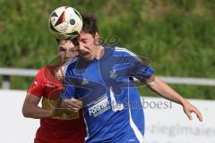 Kreisliga - Saison 2025/26- TSV Kösching - FC Mindelstetten - Simon Schweiger blau Mindelstetten - Benedikt Schneeberger rot Kösching - Foto: Meyer Jürgen