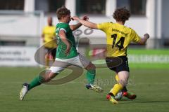 Kreisliga - Saison 2023/2024 - FC Gerolfing - FC Hitzhofen/Oberzell - Lukas Achhammer grün Gerolfing - Vincent Eichhorn gelb Hitzhofen - Foto: Meyer Jürgen