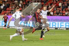 3. Liga; FC Ingolstadt 04 - SV Waldhof Mannheim; Mladen Cvjetinovic (19, FCI) wird von Thalhammer Maximilian (31 SVWM) gestört Voelcke Sascha (2 SVWM)