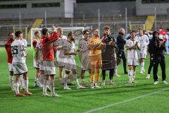 Toto-Pokal 2024; TürkGücü München - FC Ingolstadt 04; Spieler bedanken sich bei den Fans, Sieg Jubel Freude, 0:3