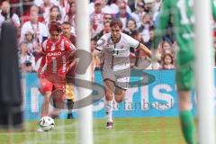 3. Liga; Energie Cottbus - FC Ingolstadt 04; Borgmann Axel (20 EC) Zweikampf Kampf um den Ball Elias Decker (3, FCI)