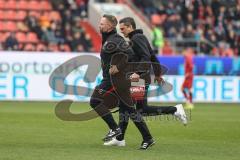 3. Liga; FC Ingolstadt 04 - Alemannia Aachen; Thomas Reinl (Leitung Physiotherapie) und Mannschaftsarzt Dr. Sebastian Elsler (FCI) Einsatz