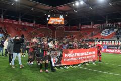 3. Liga; FC Ingolstadt 04 - Energie Cottbus; Spieler bedanken sich bei den Fans