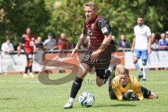 Testspiel; 3. Liga; TSV Berching - FC Ingolstadt 04; Daniel Haubner (49, FCI) überläuft den Torwart und wird gestoppt, kein Tor