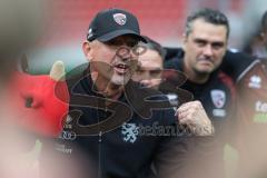 3. Liga; FC Ingolstadt 04 - Rot-Weiss Essen; Sieg Jubel Freude Cheftrainer Achim Beierlorzer (FCI) Team Besprechung Kreis