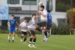 Kreisliga - Saison 2024/25- SV Hundszell - SV Menning -  - Manuel Wittmann weiss Hundszell - Cem Knupfer blau Menning - Foto: Meyer Jürgen