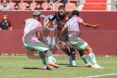 3. Liga; FC Ingolstadt 04 - Würzburger Kickers; Ognjen Drakulic (30, FCI) Zweikampf Kampf um den Ball de Medina Nathan (4 WKI) Omore Liam (17 WKI)
