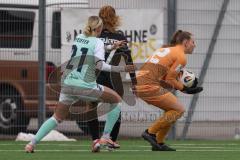 2. Bundesliga Frauen - Saison 2025/26 - FC Ingolstadt 04 Frauen - SG Andernach - Torwart Anna-Lena Daum (Nr.22 - FC Ingolstadt Frauen I) hält den Ball sicher - XXXXX - Foto: Meyer Jürgen