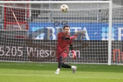 3. Liga - Saison 2025/26 - SV Wehen/Wiesbaden - FC Ingolstadt 04  - Torwart Kai Eisele (Nr.25 - FCI) beim warm machen - XXXXX - Foto: Meyer Jürgen