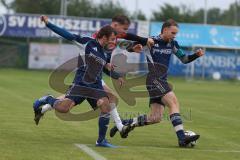 Kreisliga - Saison 2025/26- SV Hundszell - TV Münchsmünster - Maximilian Anthofer blau Münchsmünster rechts - Lukas Konradi rot Hundszell - Johannes Artmeier blau Münchsmünster links - Foto: Meyer Jürgen