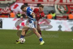 3. Liga - Saison 2025/26 - FC Ingolstadt 04 - Energie Cottbus - Simon Lorenz (Nr.32 - FCI) - Lukas Michelbrink (Nr.8 - FC Energie Cottbus) - Foto: Meyer Jürgen