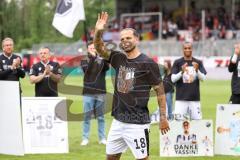 3. Liga; SV Sandhausen - FC Ingolstadt 04; vor dem Spiel Diekmeier Dennis (18 SVS) wird verabschiedet, Karriere Ende