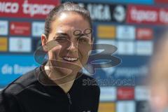 3. Liga; TSV 1860 München - FC Ingolstadt 04; Cheftrainerin Sabrina Wittmann (FCI) am Spielfeld gut gelauntInterview