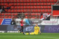 3. Liga; FC Ingolstadt 04 - SC Verl; Torwart Marius Funk (1, FCI) bleibt verletzt am Boden sitzen
