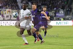 3. Liga; Erzgebirge Aue - FC Ingolstadt 04; Daouda Beleme (9, FCI) Zweikampf Kampf um den Ball Vukancic Niko (4 Aue)