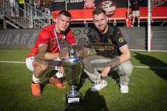 Toto-Pokal Finale; Würzburger Kickers - FC Ingolstadt 04; Toto-Pokal Sieger 1:2, Trophäe, Mladen Cvjetinovic (19, FCI) Jannik Mause (7, FCI)