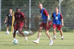 3. Liga; FC Ingolstadt 04 - Trainingsauftakt nach Sommerpause; Vinko Šapina (41, FCI) Obed Ugondu (17, FCI)
