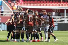 3. Liga; FC Ingolstadt 04 - Würzburger Kickers; vor dem Spiel Team zusammen, Fredrik Carlsen (8, FCI) Torwart David Klein (47, FCI) Keanan Bennetts (18 FCI) Jonas Scholz (15, FCI) Obed Ugondu (17, FCI) Vinko Šapina (41, FCI)