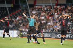 3. Liga - Saison 2025/26 - VFB Stuttgart II - FC Ingolstadt 04  - Lukas Fröde (Nr.34 - FC Ingolstadt 04) mit der Entscheidung des Schiedsrichter nicht einverstanden - Mads Borchers (Nr.9 - FC Ingolstadt 04) - Foto: Meyer Jürgen