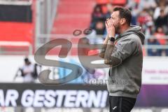3. Liga; FC Ingolstadt 04 - SC Verl; Cheftrainer Michel Kniat (Verl) schreit an der Seitenlinie, Spielerbank