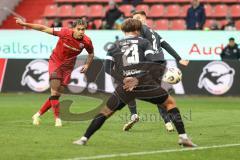 3. Liga; FC Ingolstadt 04 - Rot-Weiss Essen; Zweikampf Kampf um den Ball #Yann Sturm (7, FCI) Kostka Michael (2 RWE) Rios Alonso José-Enrique (23 RWE)