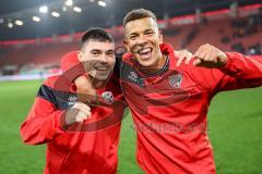 3. Liga; FC Ingolstadt 04 - Borussia Dortmund II; Sieg Jubel Freude Spieler bedanken sich bei den Fans Felix Keidel (43, FCI) Marcel Costly (22, FCI)