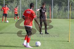 Bayernliga - Saison 2023/2024 - FC Ingolstadt 04 II - U21 - Trainingsauftakt - Cheftrainer Thomas Karg (FCI II) gibt Anweisungen - Foto: Meyer Jürgen