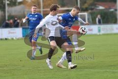 Kreisliga - Saison 2024/25- SV Hundszell - SV Menning -  - Philip Wollfsfellner blau Menning - David Weichsler weiss Hundszell - Foto: Meyer Jürgen