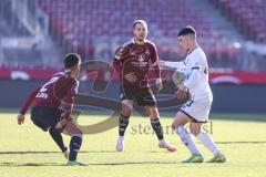 Testspiel; 1. FC Nürnberg - FC Ingolstadt 04 - Zweikampf Kampf um den Ball Felix Keidel (43, FCI) Villadsen Oliver (2 FCN) Justvan Julian (10 FCN)