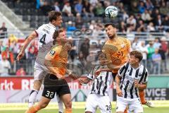 3. Liga; SV Sandhausen - FC Ingolstadt 04; Zweikampf Kampf um den Ball Kopfball Simon Lorenz (32, FCI) Knipping Tim (4 SVS) Lukas Fröde (34, FCI) Schuster Lion (5 SVS) Ben Balla Yassin (26 SVS)