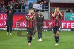 3. Liga; FC Ingolstadt 04 - Erzgebirge Aue; Sieg Jubel Freude Spieler bedanken sich bei den Fans Cheftrainerin Sabrina Wittmann (FCI) Lukas Fröde (34, FCI) David Kopacz (29, FCI) Max Plath (14 FCI) Max Besuschkow (17, FCI)