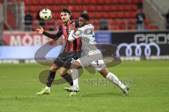 3. Liga; FC Ingolstadt 04 - VfL Osnabrück; Zweikampf Kampf um den Ball Berkay Öztürk (39 FCI) Simakala Ba-Muaka (7 VFLO)