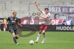 3. Liga; FC Ingolstadt 04 - VfL Osnabrück; Zweikampf Kampf um den Ball Dennis Kaygin (10, FCI) Wiemann Niklas (25 VFL)  beschwert sich wegen Hand