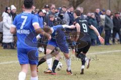 Freundschaftsspiel - Saison 2025/26 - SV Menning - SV Manching - Johannes  Dexl (Nr.13 - SV Manching) - Philip Wolfsfellner blau Menning  - Fabian  Neumayer (Nr.9 - SV Manching) - Foto: Meyer Jürgen