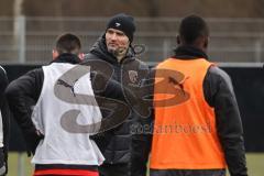 3. Liga; FC Ingolstadt 04 - Neuer Trainer Cheftrainer Guerino Capretti (FCI), erstes Training Felix Keidel (43, FCI) Moussa Doumbouya (27, FCI)